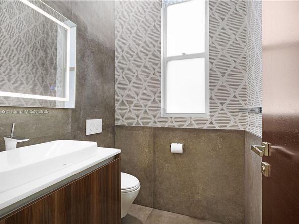 2420 SW 24th St, Miami FL 33145