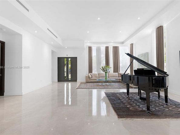 2420 SW 24th St, Miami FL 33145