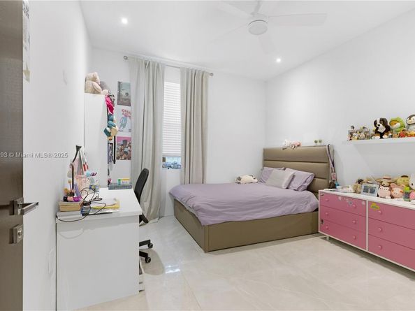 2420 SW 24th St, Miami FL 33145