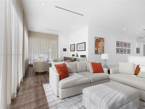 2420 SW 24th St, Miami FL 33145