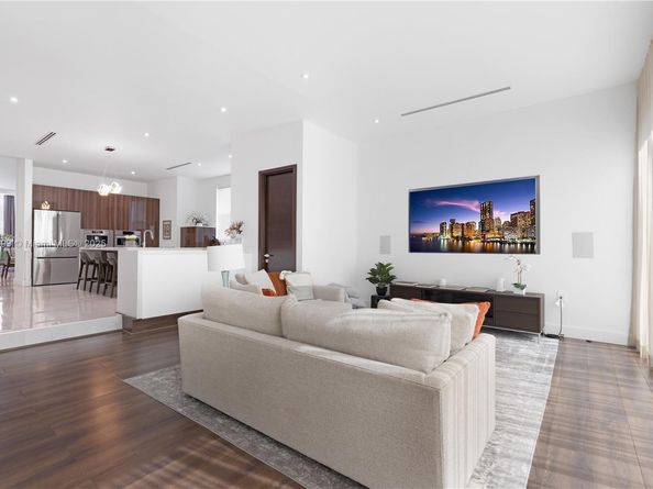 2420 SW 24th St, Miami FL 33145