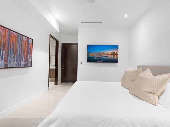 2420 SW 24th St, Miami FL 33145