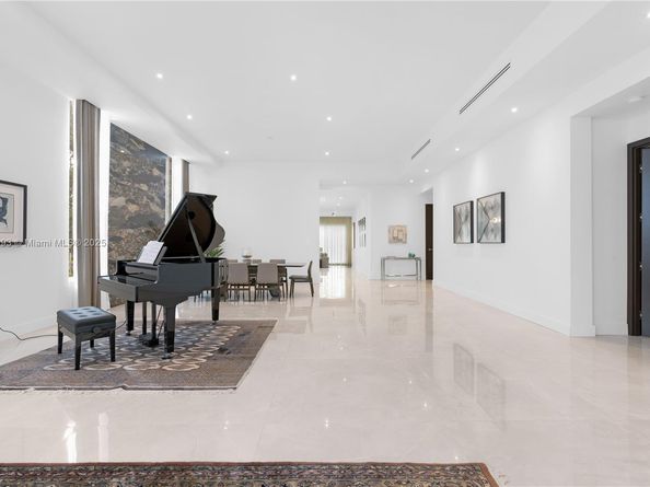 2420 SW 24th St, Miami FL 33145