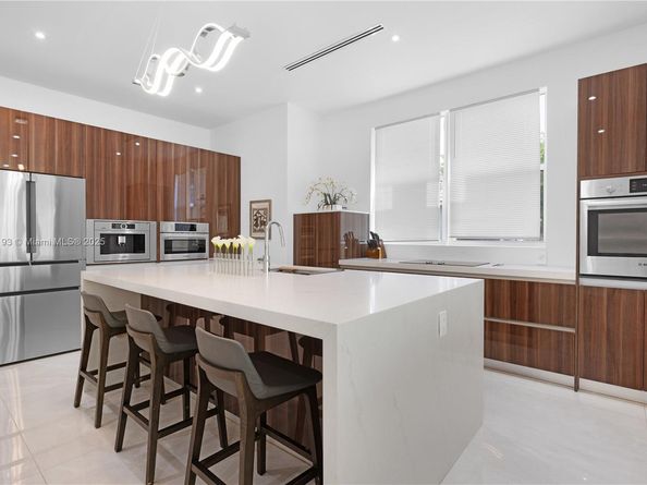 2420 SW 24th St, Miami FL 33145