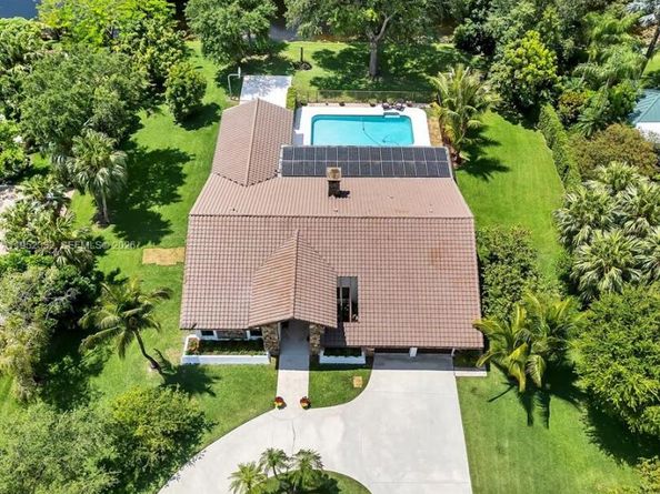 11850 Oak Leaf Dr., Davie FL 33330