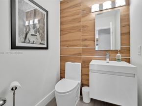 11850 Oak Leaf Dr., Davie FL 33330