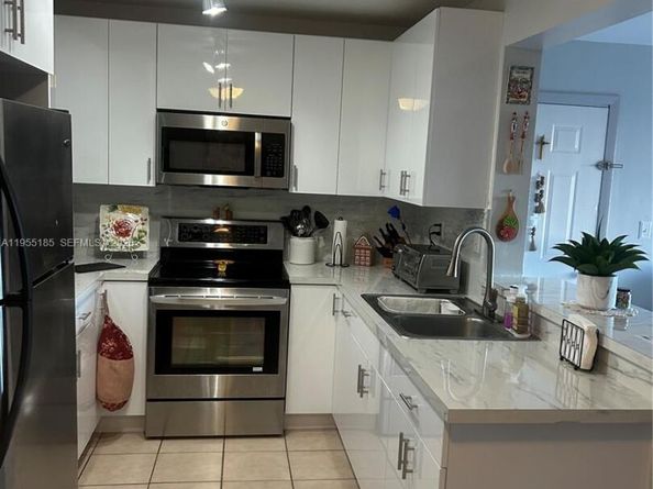 200 W Palm Cir W 104, Pembroke Pines FL 33025