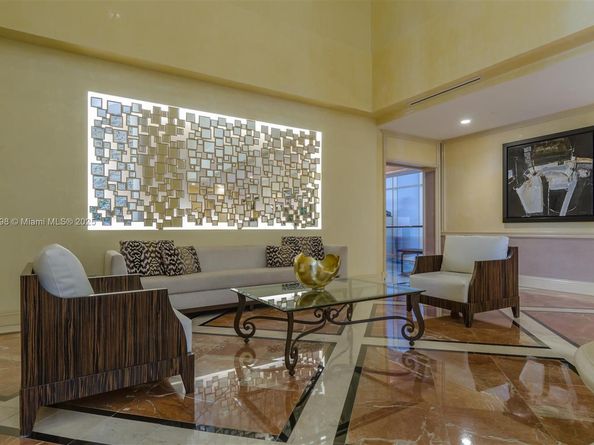 20281 E Country Club Dr 1801, Aventura FL 33180