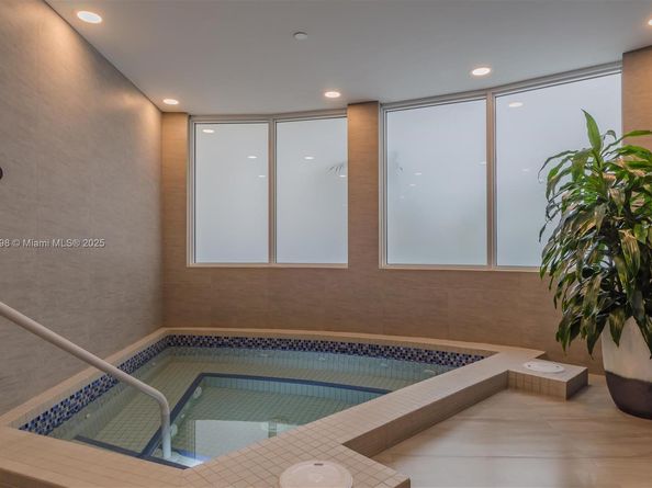 20281 E Country Club Dr 1801, Aventura FL 33180