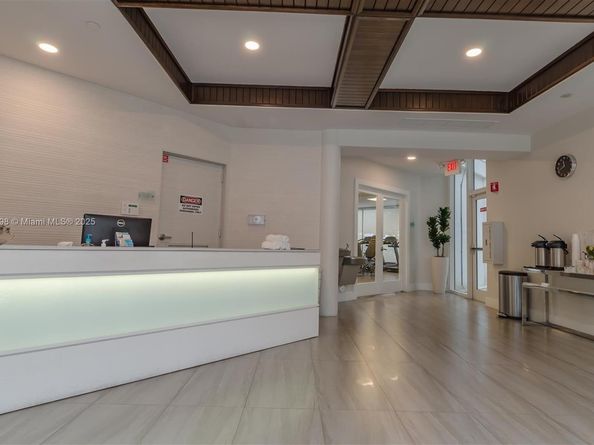 20281 E Country Club Dr 1801, Aventura FL 33180