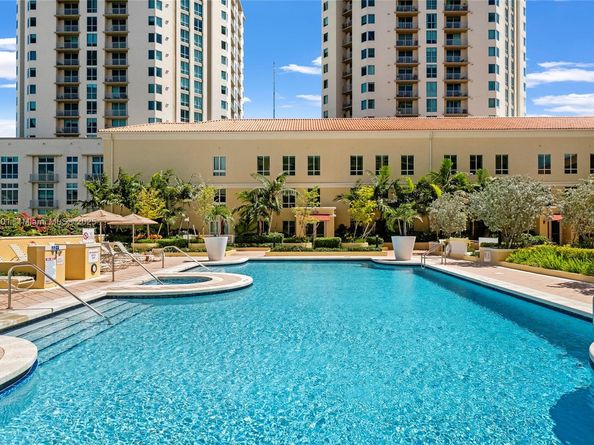 7350 SW 89th St 411S, Miami FL 33156