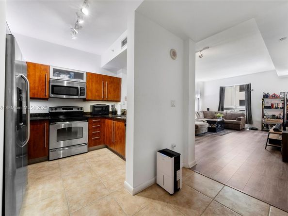 7350 SW 89th St 411S, Miami FL 33156
