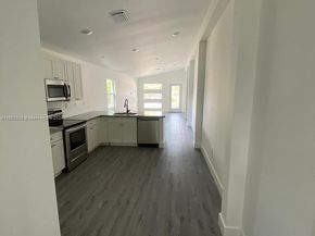 190 NW 57th St, Miami FL 33127