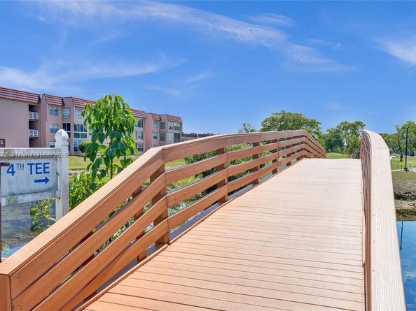 2780 N Pine Island Rd 112, Sunrise FL 33322