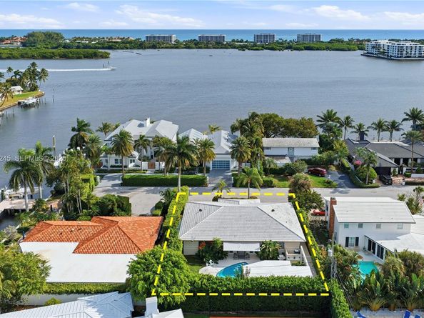 2607 Holy Cross Ln, Lake Worth FL 33460