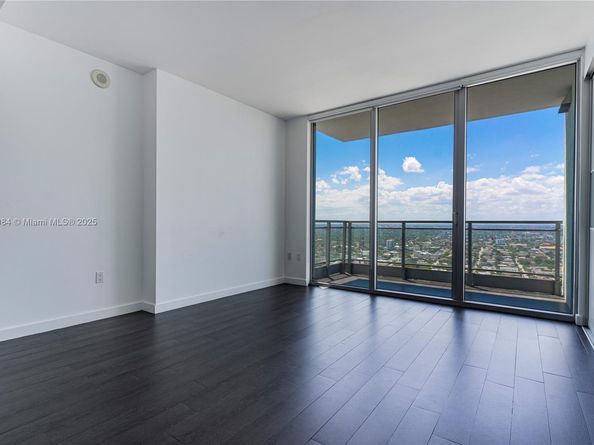 92 SW 3rd St 4509, Miami FL 33130