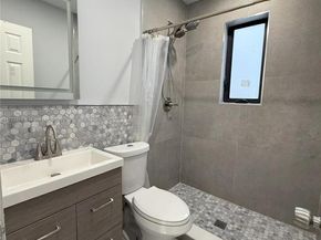 781 NW 108th St, Miami FL 33168