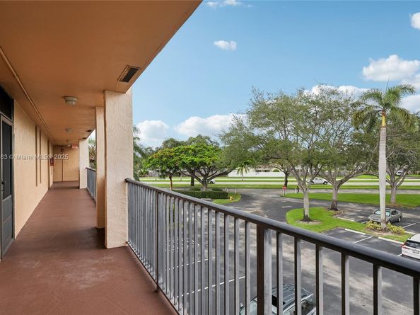5732 Coral Lake Dr 308, Margate FL 33063