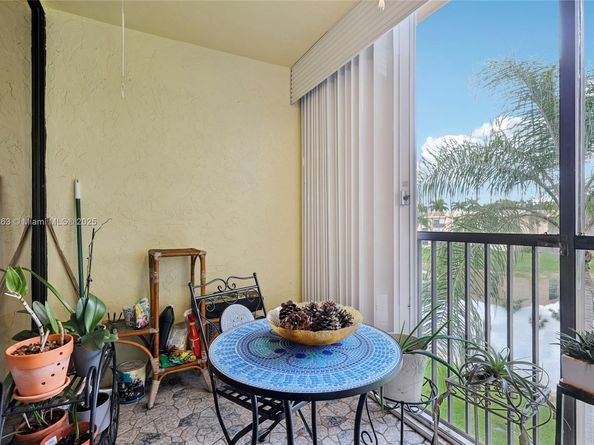 5732 Coral Lake Dr 308, Margate FL 33063