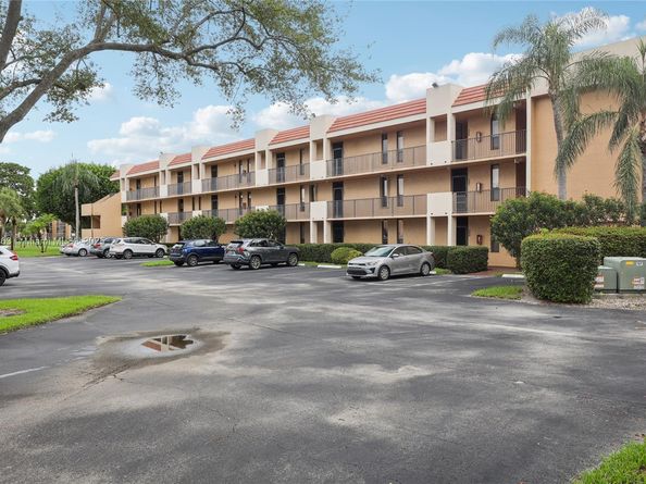 5732 Coral Lake Dr 308, Margate FL 33063