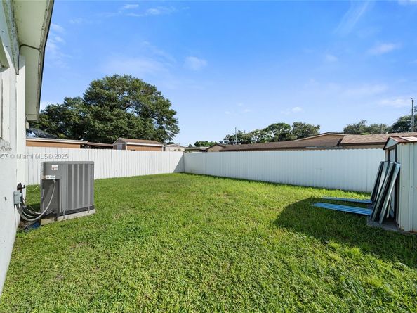 2100 NW 154th St, Miami Gardens FL 33054