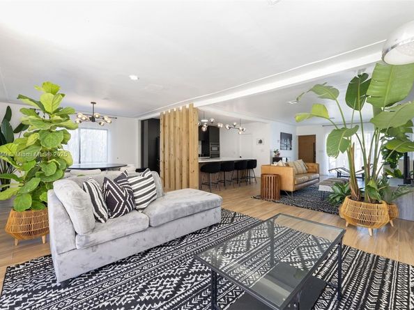 1370 71st St, Miami Beach FL 33141