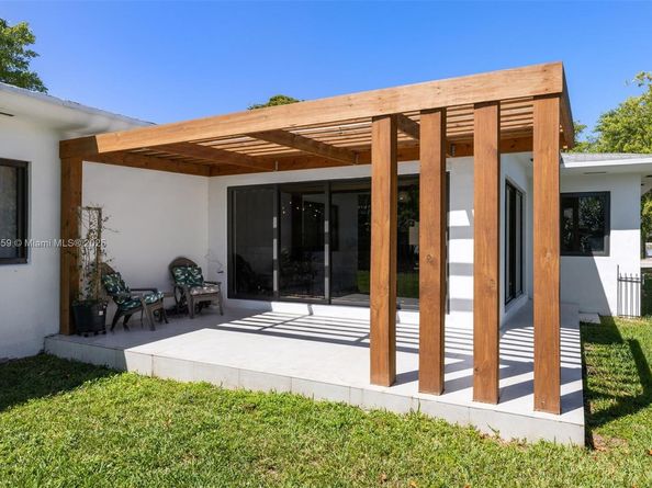 1370 71st St, Miami Beach FL 33141