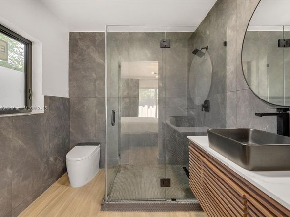 1370 71st St, Miami Beach FL 33141