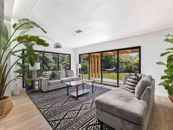 1370 71st St, Miami Beach FL 33141