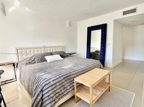 398 Lakeview Dr 205, Weston FL 33326