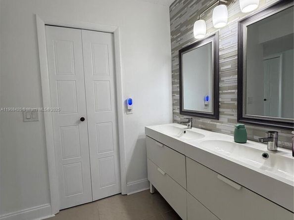 398 Lakeview Dr 205, Weston FL 33326