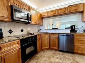 398 Lakeview Dr 205, Weston FL 33326