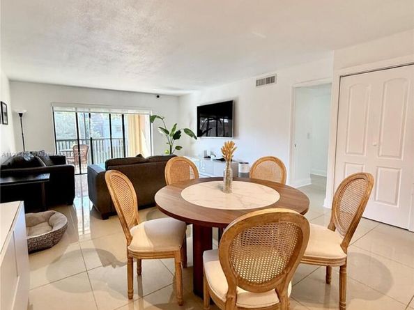 398 Lakeview Dr 205, Weston FL 33326