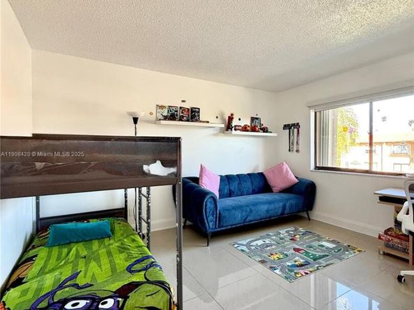 398 Lakeview Dr 205, Weston FL 33326