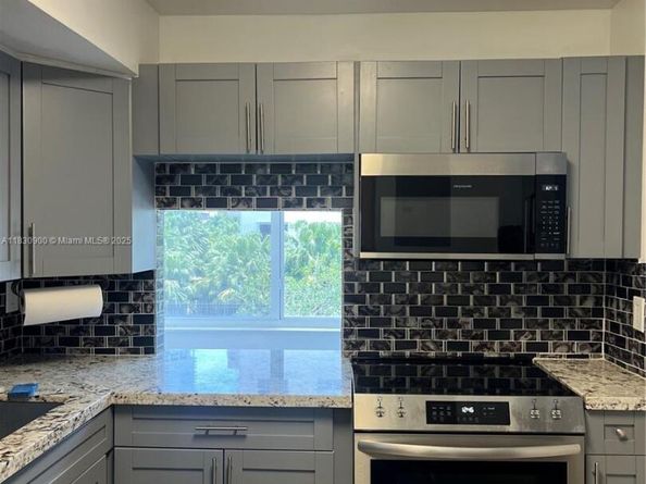 250 180th Dr 205, Sunny Isles Beach FL 33160