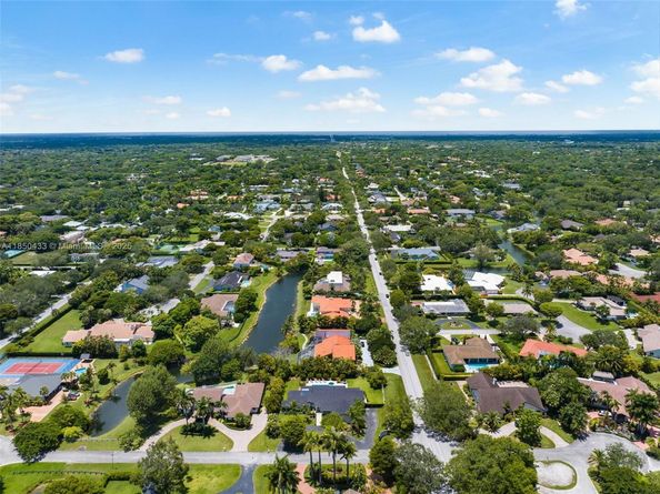 10404 SW 87th Ct, Miami FL 33176