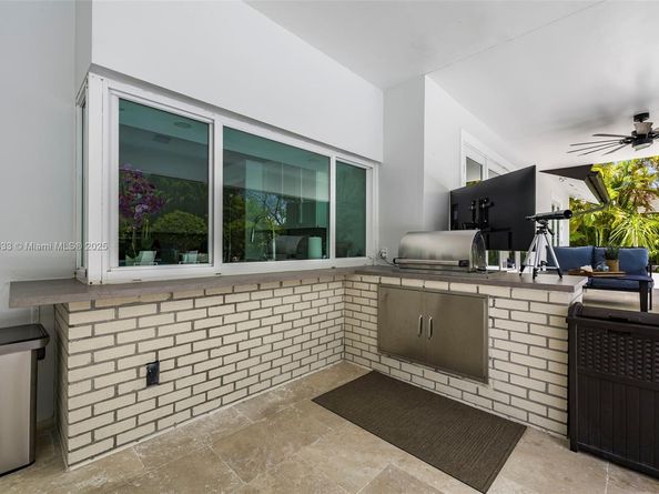 10404 SW 87th Ct, Miami FL 33176