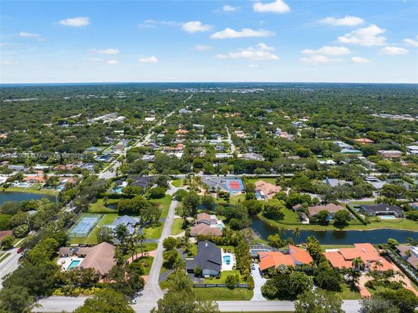 10404 SW 87th Ct, Miami FL 33176
