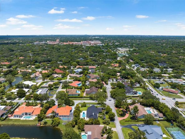 10404 SW 87th Ct, Miami FL 33176