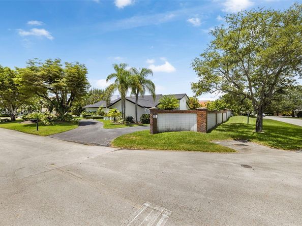 10404 SW 87th Ct, Miami FL 33176