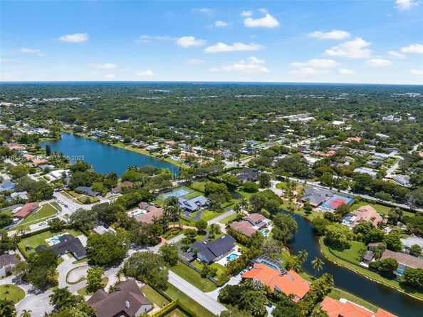 10404 SW 87th Ct, Miami FL 33176
