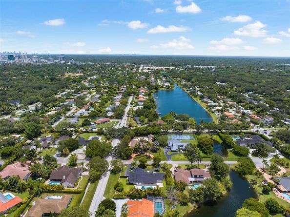 10404 SW 87th Ct, Miami FL 33176