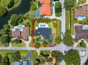10404 SW 87th Ct, Miami FL 33176