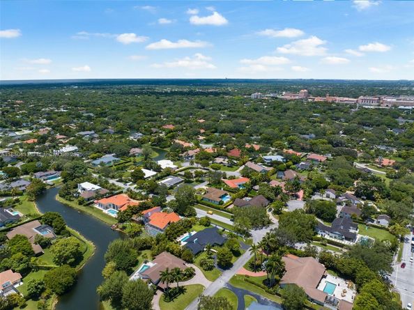10404 SW 87th Ct, Miami FL 33176