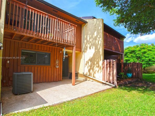 469 SE 14th St, Dania Beach FL 33004