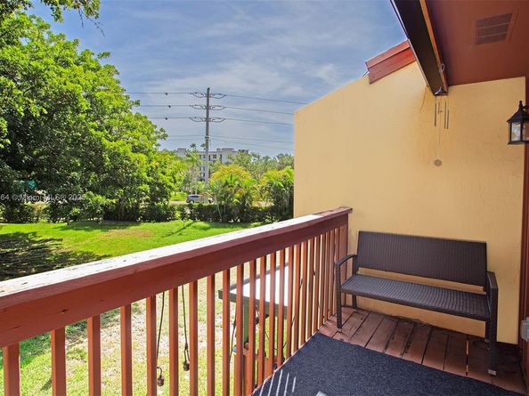 469 SE 14th St, Dania Beach FL 33004