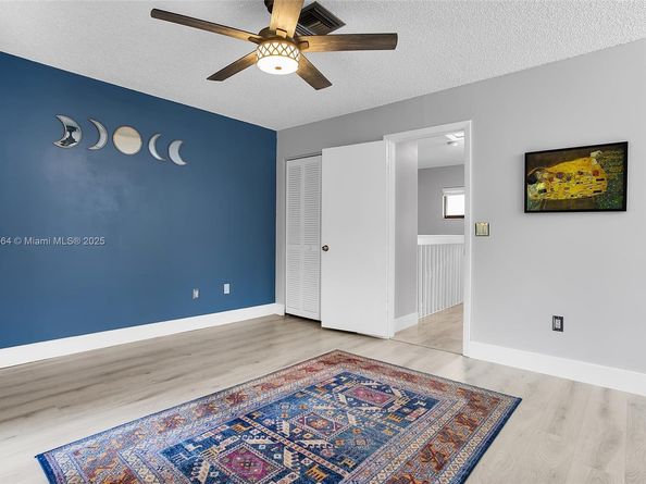 469 SE 14th St, Dania Beach FL 33004
