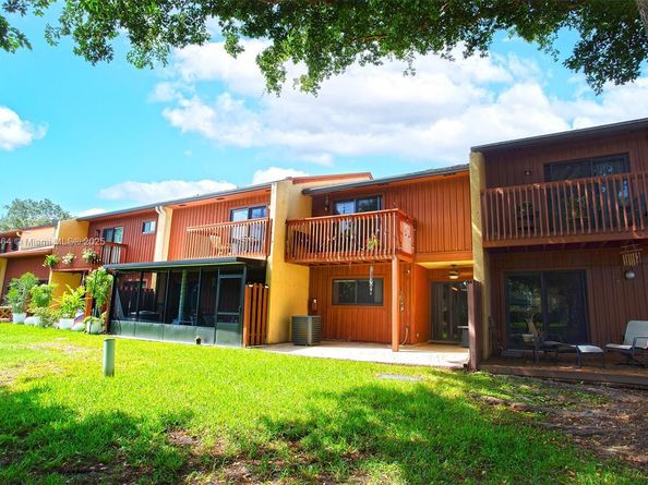 469 SE 14th St, Dania Beach FL 33004