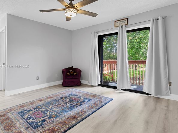 469 SE 14th St, Dania Beach FL 33004