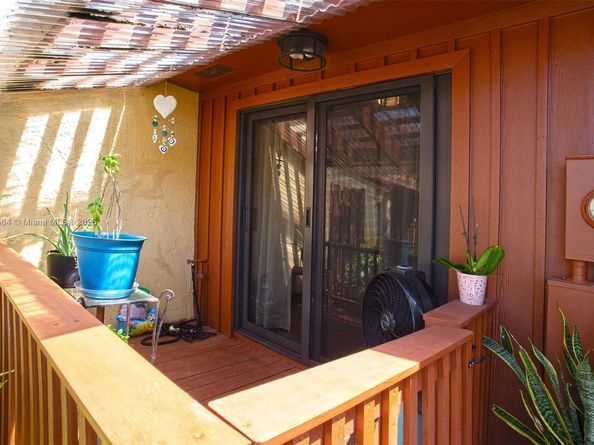 469 SE 14th St, Dania Beach FL 33004